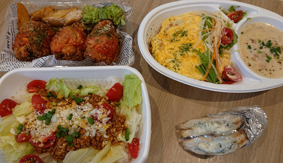 京成千葉駅から徒歩5分 シティ５1fのcafe Dining オレンジにてテイクアウト これが1つ500円 リーズナブルなクリームシチューオムライス タコライスに大満足 孤高の千葉グルメ