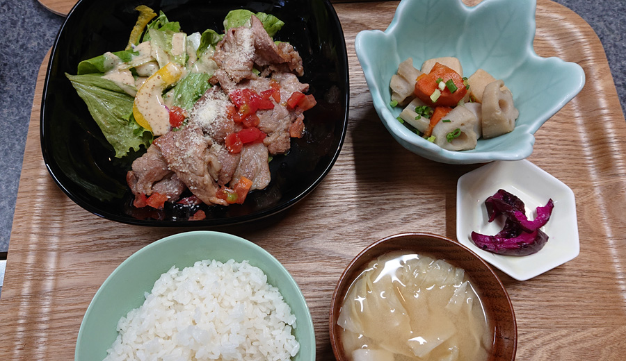 都賀駅西口に新規オープン ねこmanmaを初訪問 定食屋さんの様で焼き肉店 でもありそうな新店で頂く 生姜焼き定食 孤高の千葉グルメ